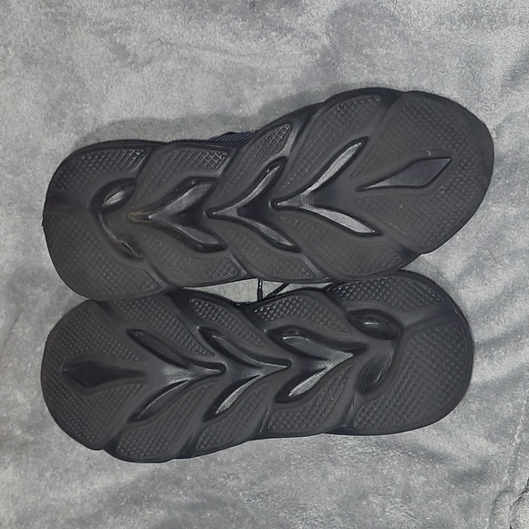 Shoes - Picture 4 of 6